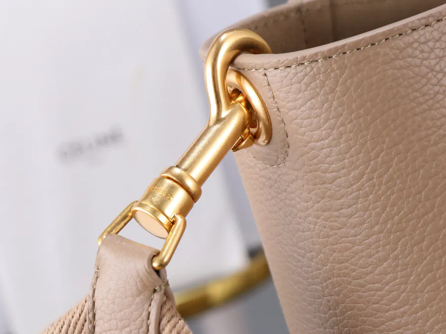 Celi NE Sangle Ultimate Versatile Bucket Bag