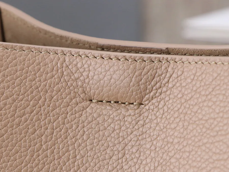 Celi NE Sangle Ultimate Versatile Bucket Bag