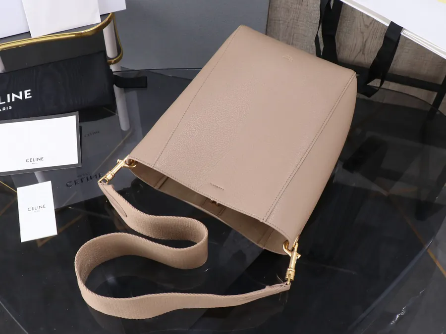 Celi NE Sangle Ultimate Versatile Bucket Bag