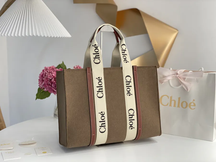 CHLOE Woody Tote in Coffee Brown