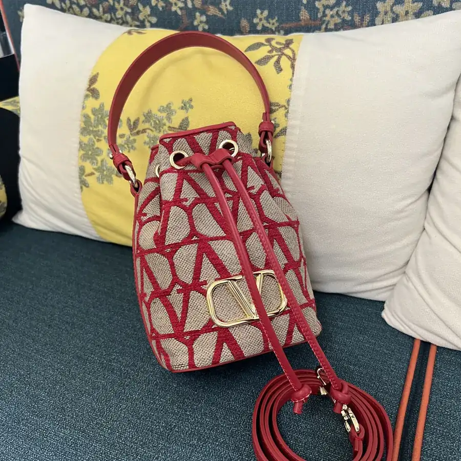 GARAVANI VLOGO Signature Mini Bucket Bag