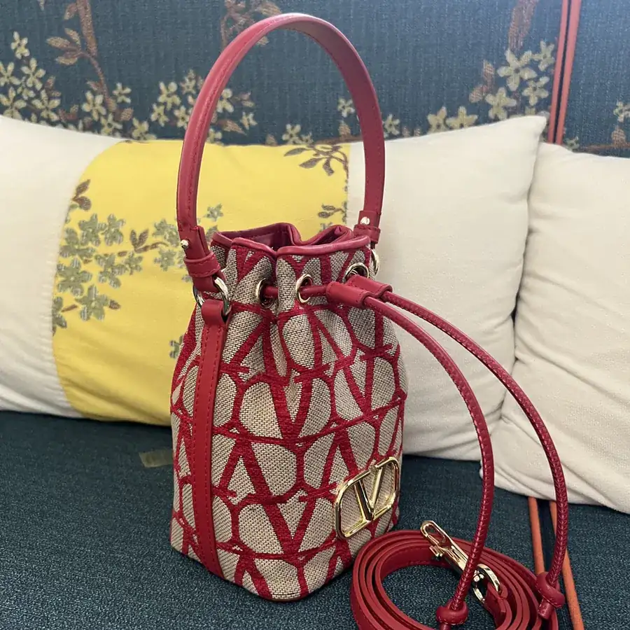 GARAVANI VLOGO Signature Mini Bucket Bag