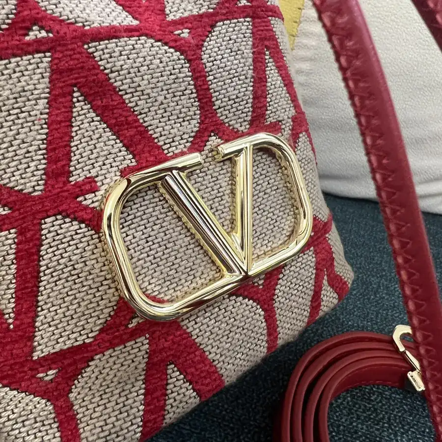 GARAVANI VLOGO Signature Mini Bucket Bag