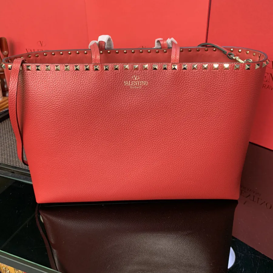 580 Garavani Rockstud Calfskin Shopping Bag with Camel Print