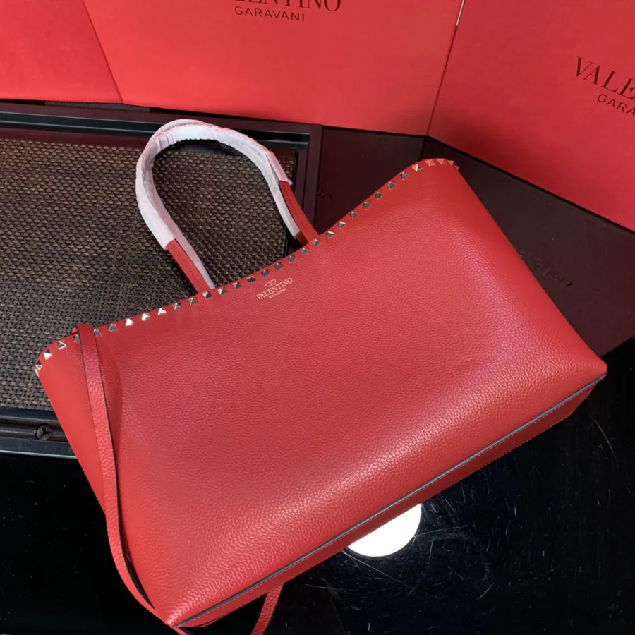580 Garavani Rockstud Calfskin Shopping Bag with Camel Print
