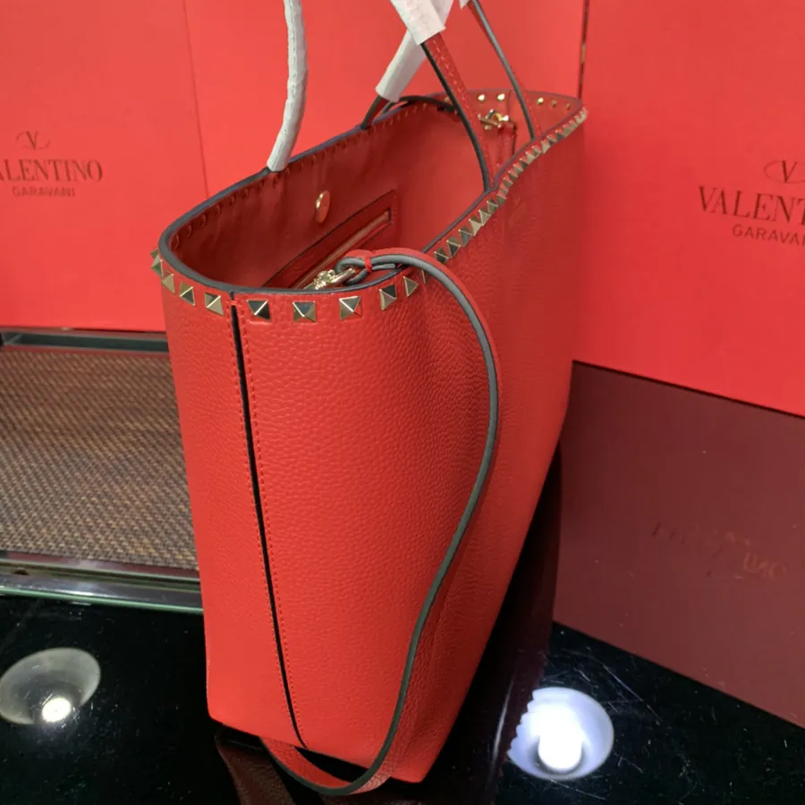 580 Garavani Rockstud Calfskin Shopping Bag with Camel Print