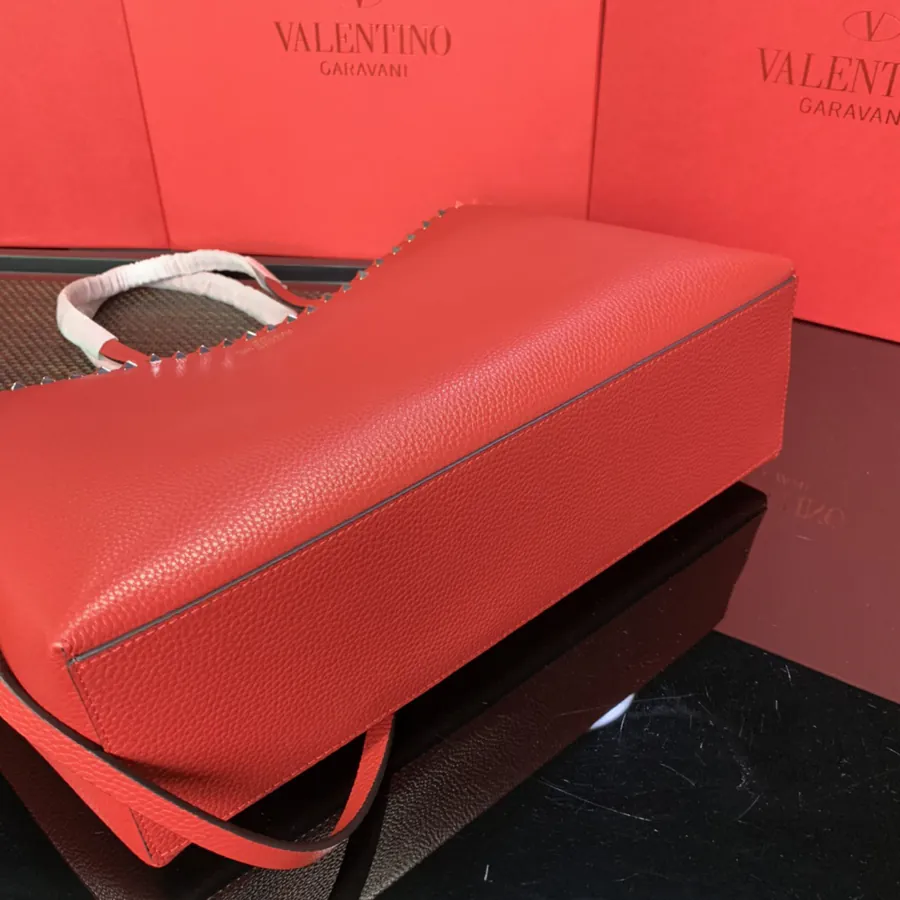 580 Garavani Rockstud Calfskin Shopping Bag with Camel Print
