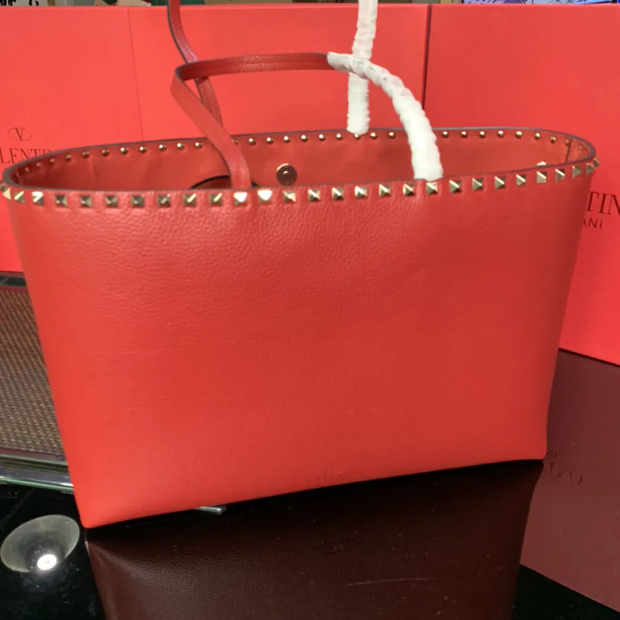 580 Garavani Rockstud Calfskin Shopping Bag with Camel Print