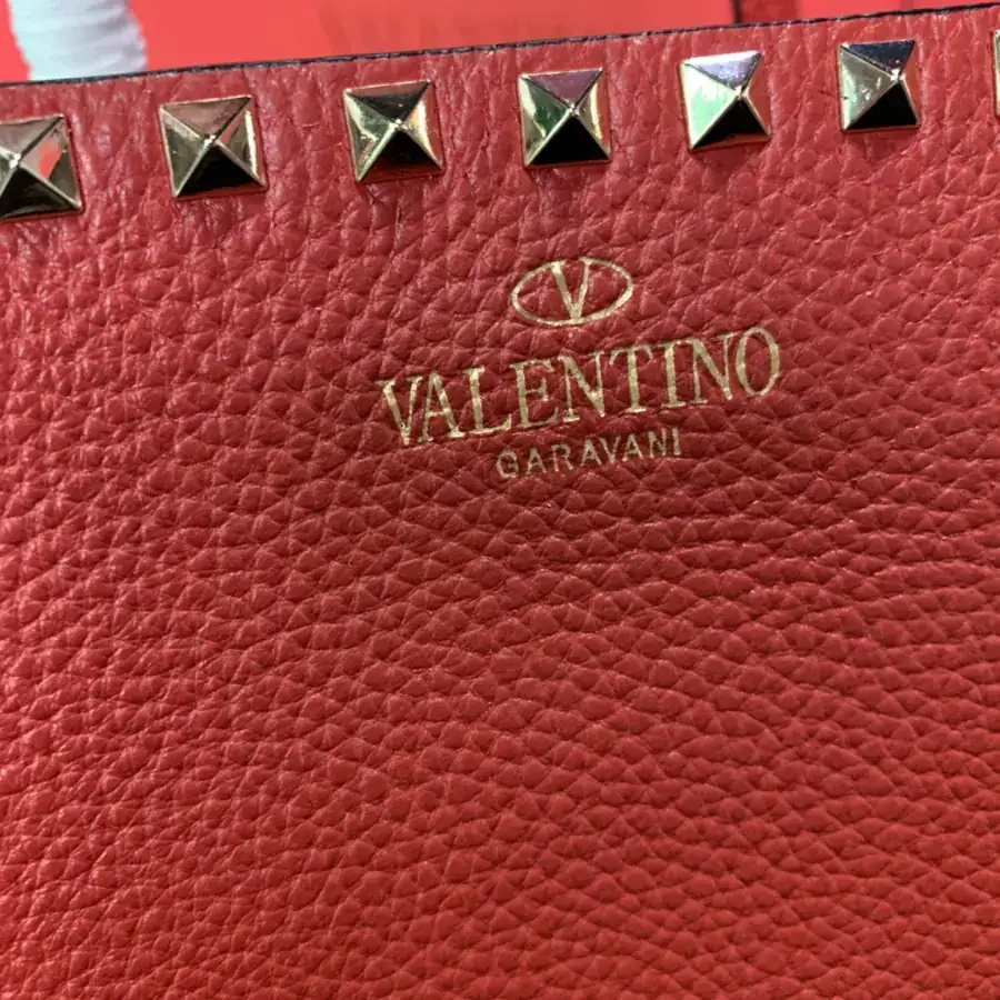 580 Garavani Rockstud Calfskin Shopping Bag with Camel Print