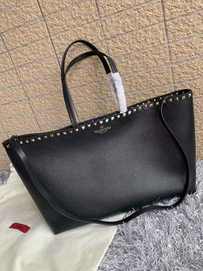 580 Garavani Rockstud Calfskin Shopping Bag with Camel Print