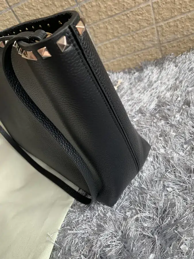580 Garavani Rockstud Calfskin Shopping Bag with Camel Print