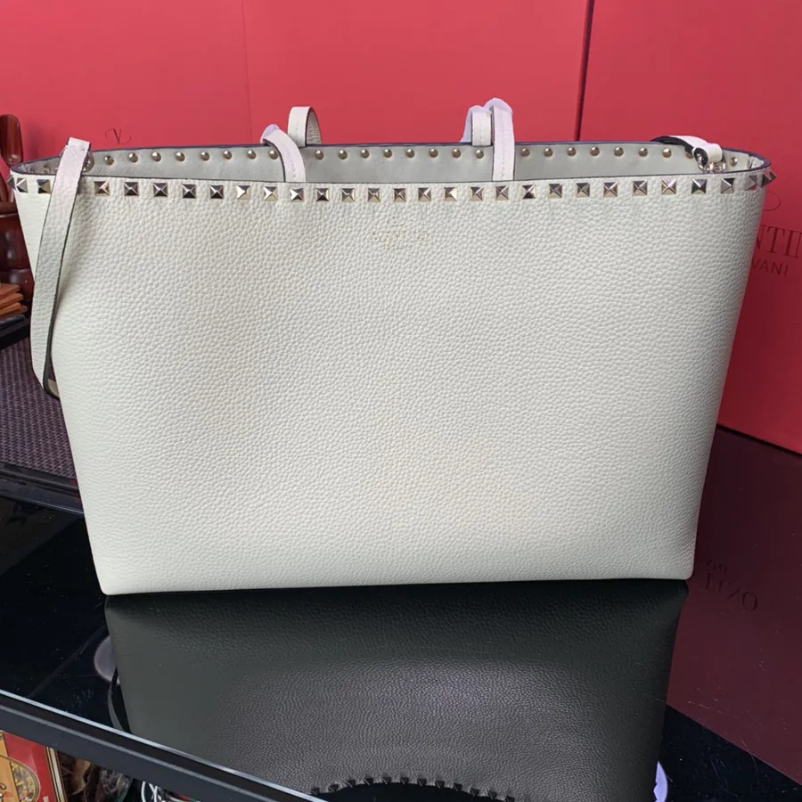 580 Garavani Rockstud Calfskin Shopping Bag with Camel Print