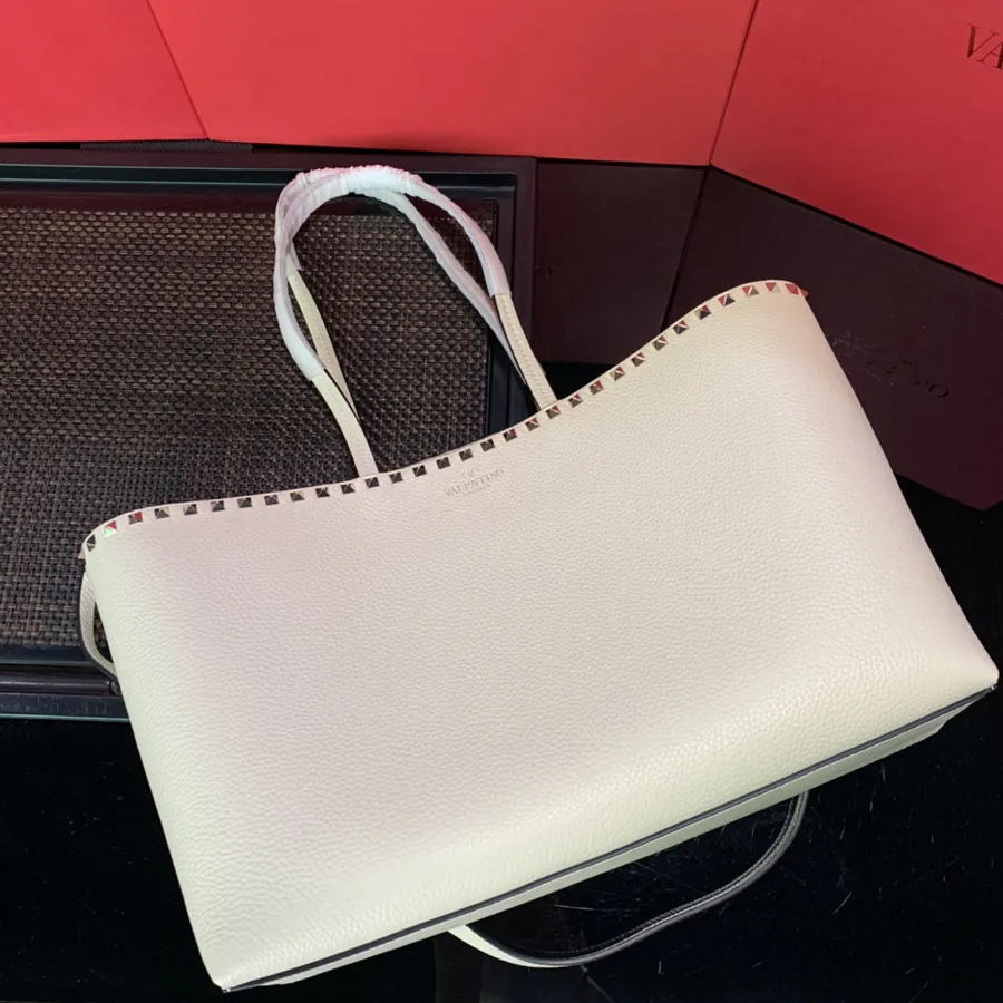 580 Garavani Rockstud Calfskin Shopping Bag with Camel Print