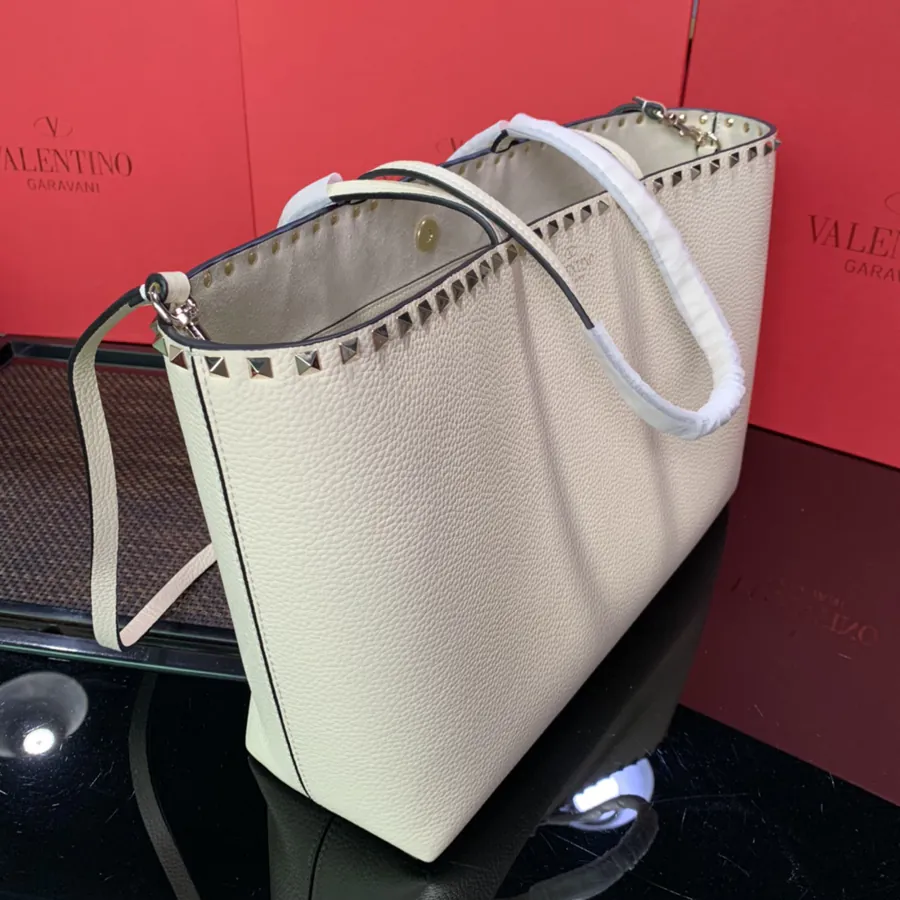 580 Garavani Rockstud Calfskin Shopping Bag with Camel Print