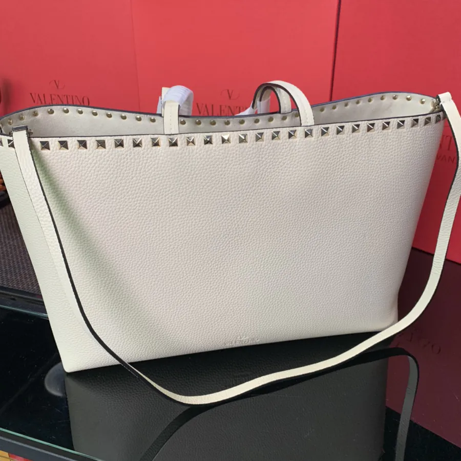 580 Garavani Rockstud Calfskin Shopping Bag with Camel Print
