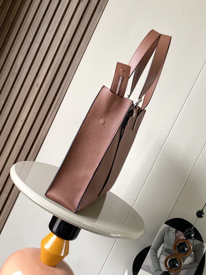 P940 LOE Classic Calfskin Buckle Horizontal Tote