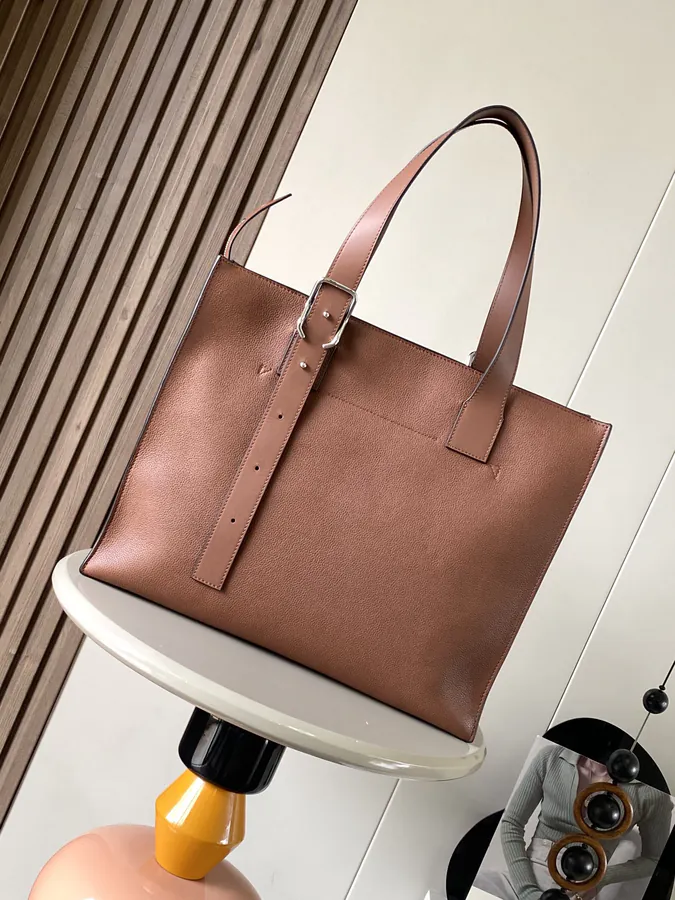 P940 LOE Classic Calfskin Buckle Horizontal Tote