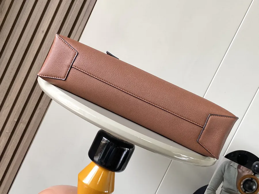 P940 LOE Classic Calfskin Buckle Horizontal Tote