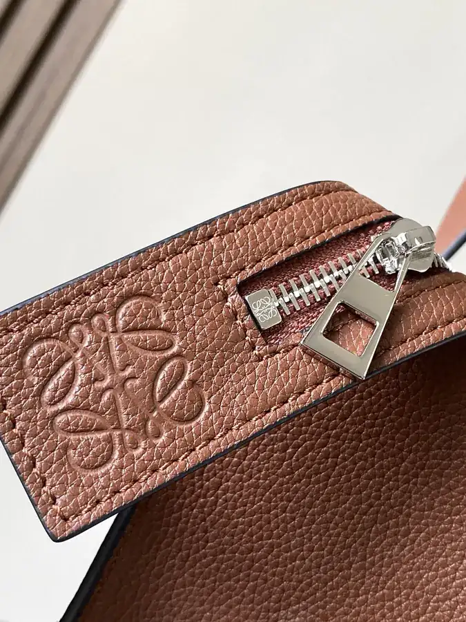P940 LOE Classic Calfskin Buckle Horizontal Tote