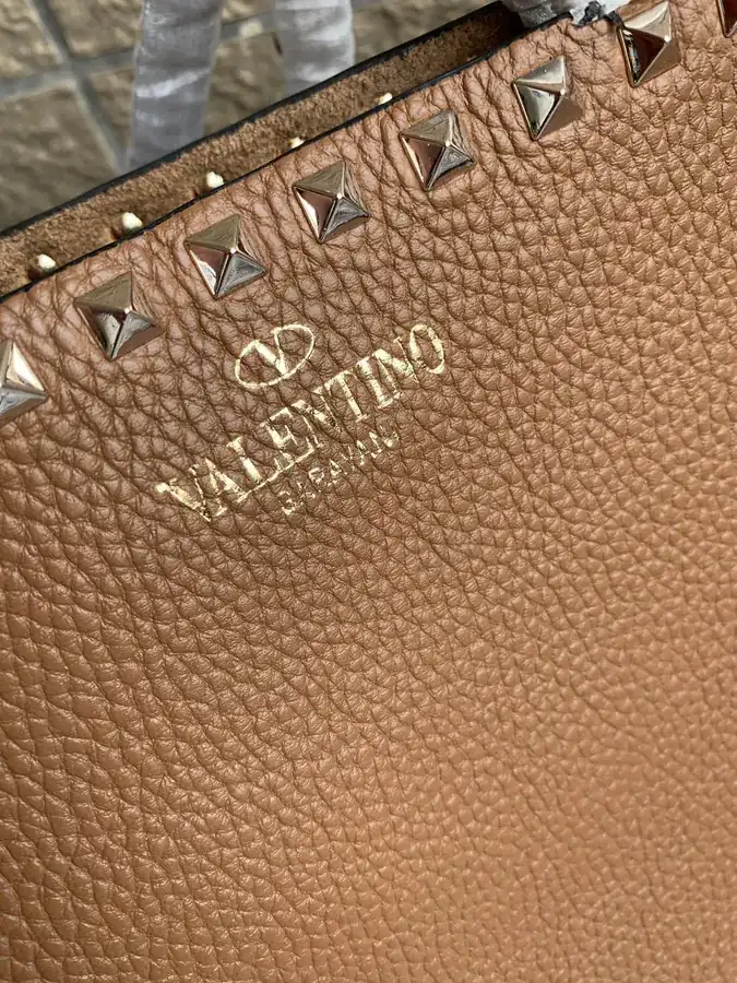 580 Garavani Rockstud Calfskin Shopping Bag with Camel Print