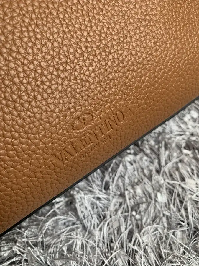 580 Garavani Rockstud Calfskin Shopping Bag with Camel Print
