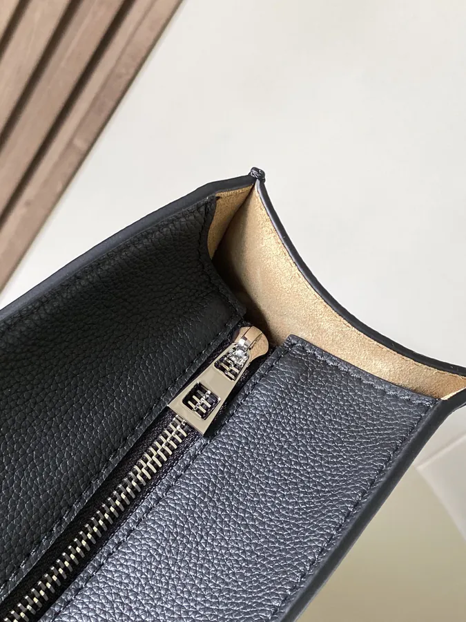 P940 LOE Black Leather Bucket Bag