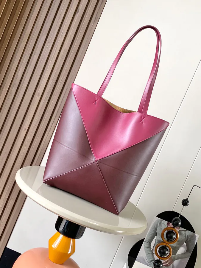 P730 Puzzle Fold Tote Geometric Design