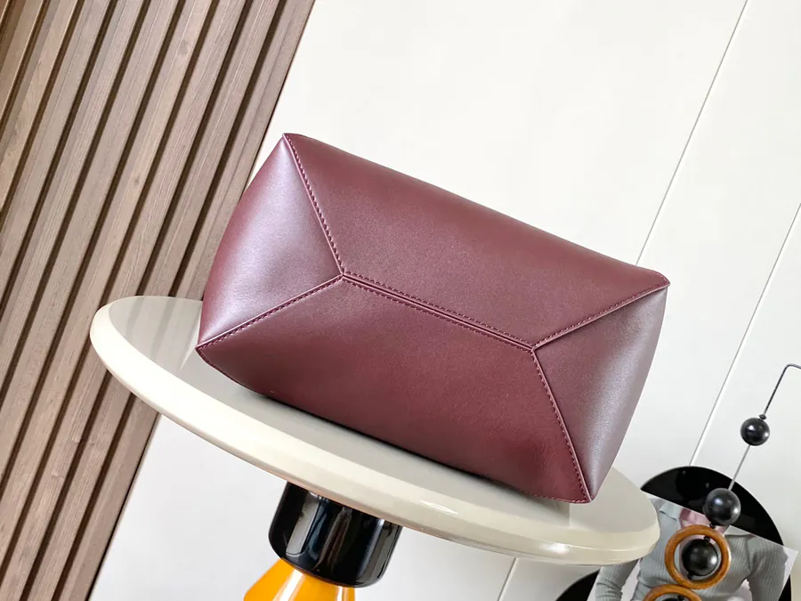 P730 Puzzle Fold Tote Geometric Design