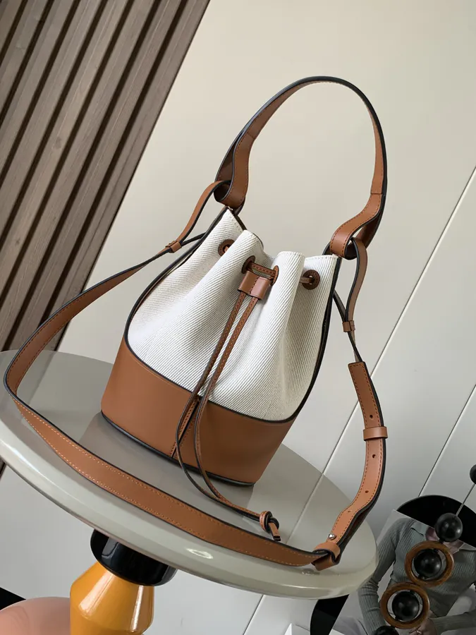 P700 Balloon Bucket Bag Mini Canvas