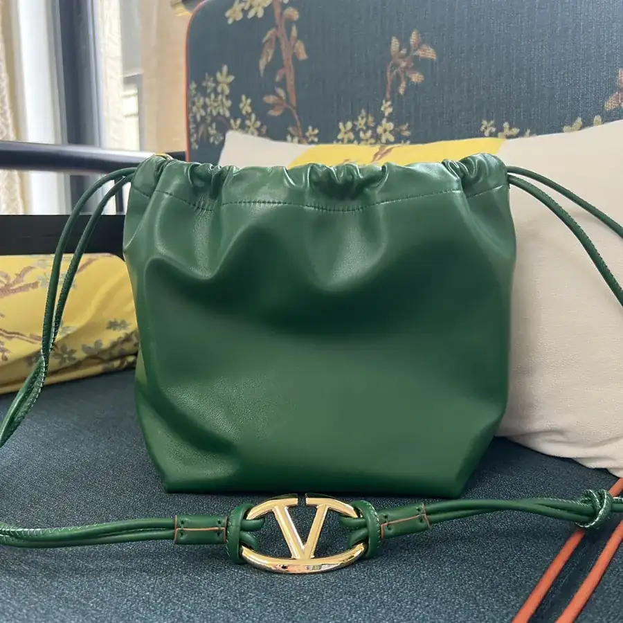 GARAVANI VLOGO POUF Bucket Bag