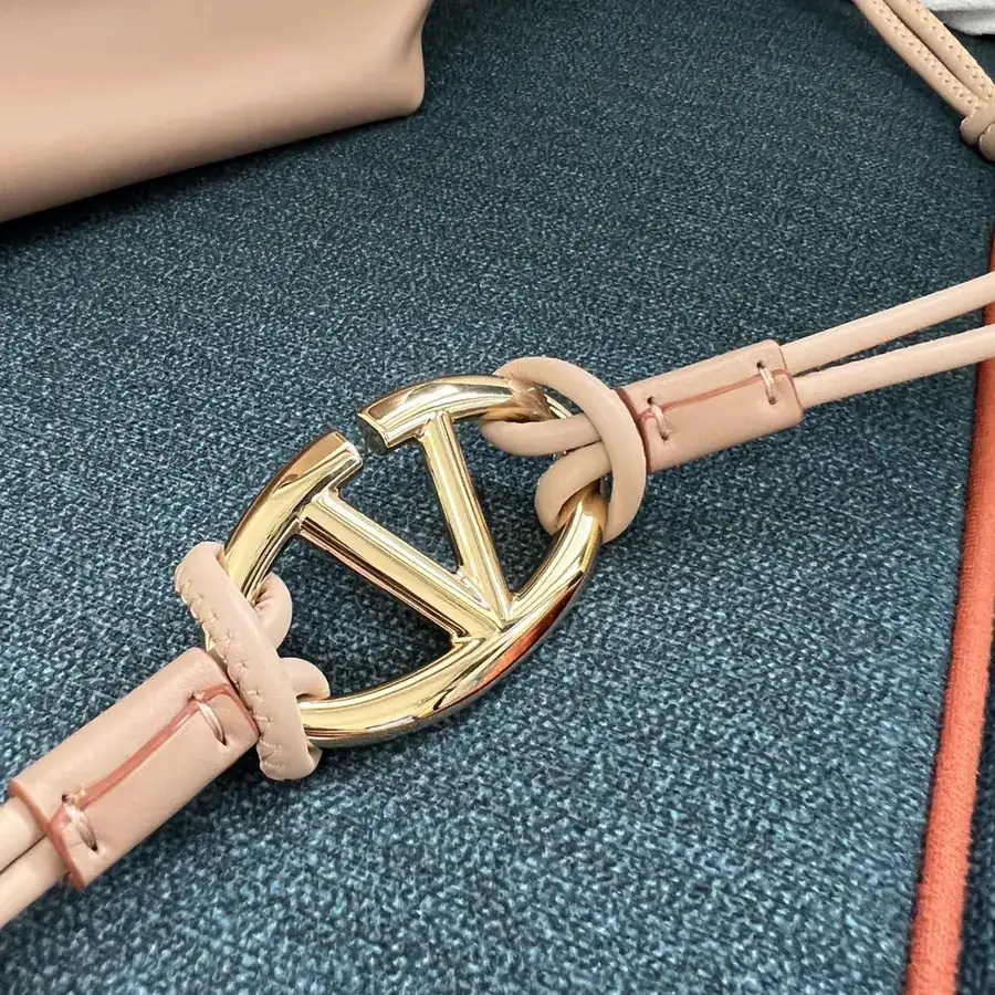 GARAVANI VLOGO POUF Bucket Bag
