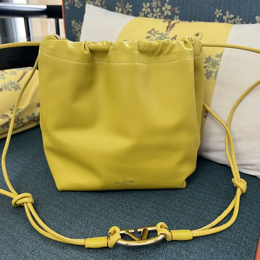 GARAVANI VLOGO POUF Bucket Bag