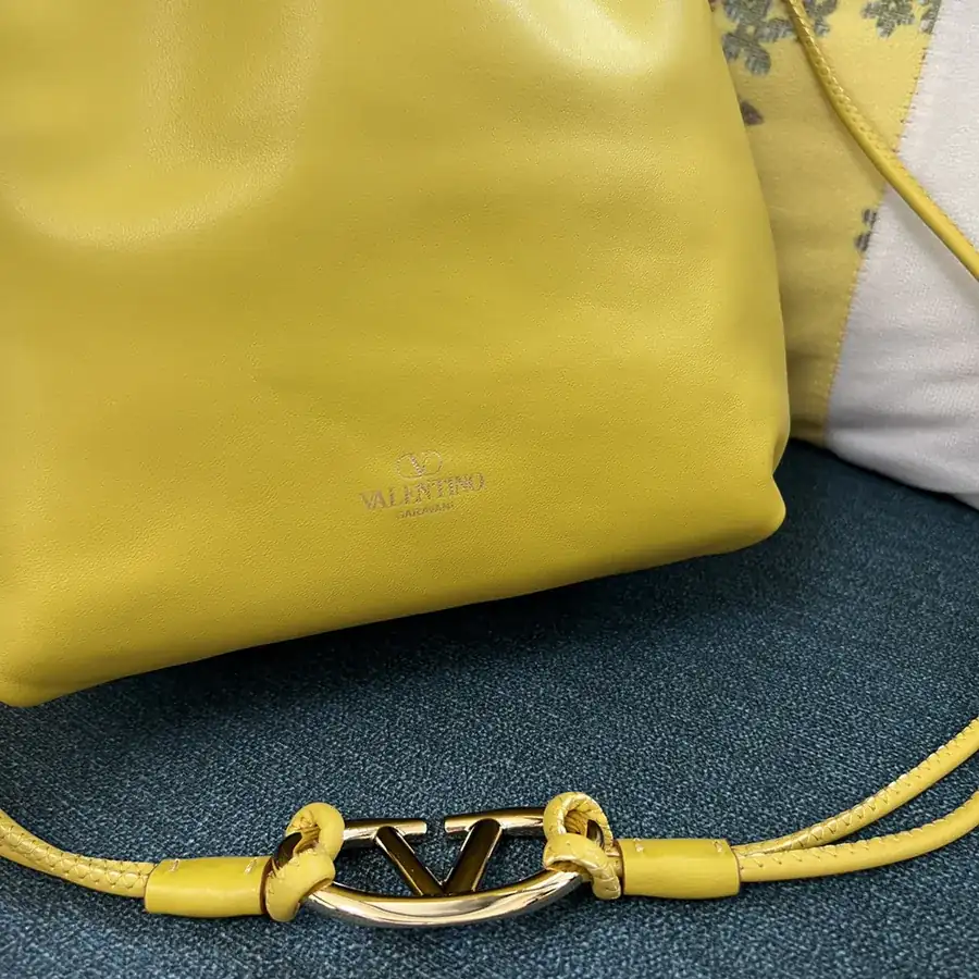 GARAVANI VLOGO POUF Bucket Bag