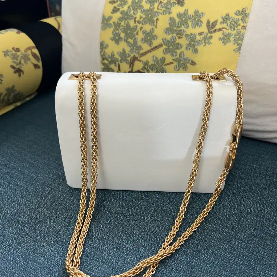 Garavani One Stud Chain Handbag with Large Studs, Versatile Carry Style