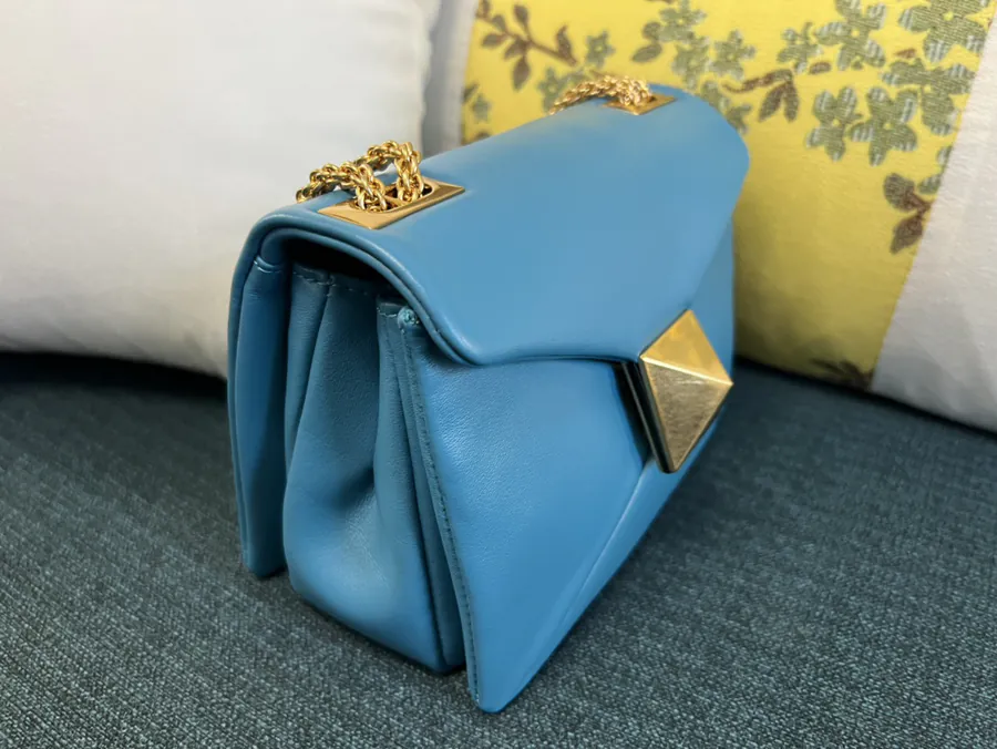 Garavani One Stud Chain Bag Large, Vintage Style