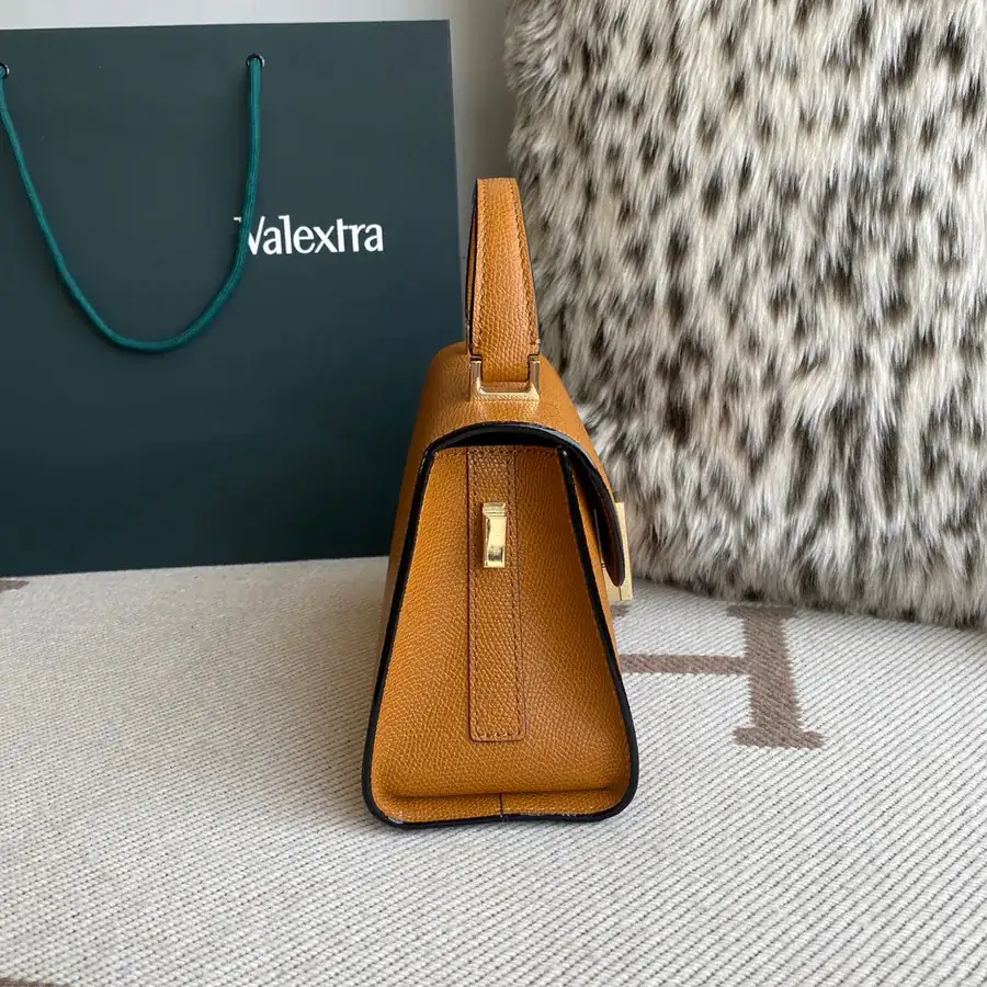 Caramel Valenza Side Handbag Classic Flip Cover Shoulder Bag