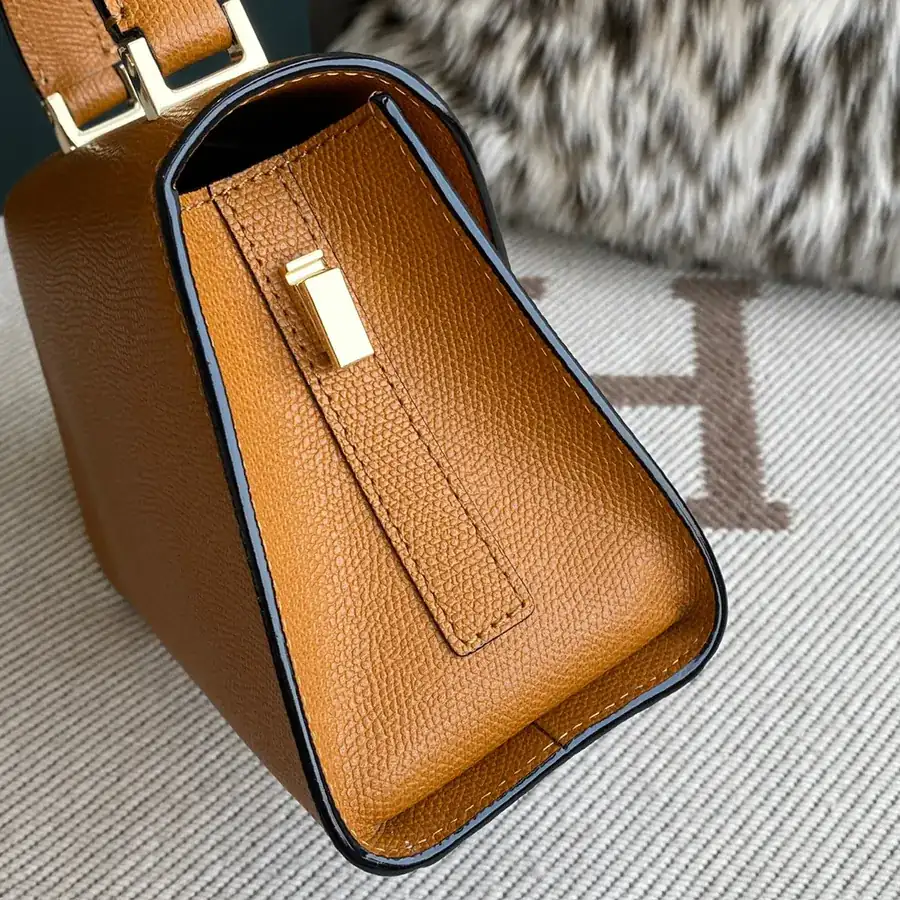 Caramel Valenza Side Handbag Classic Flip Cover Shoulder Bag