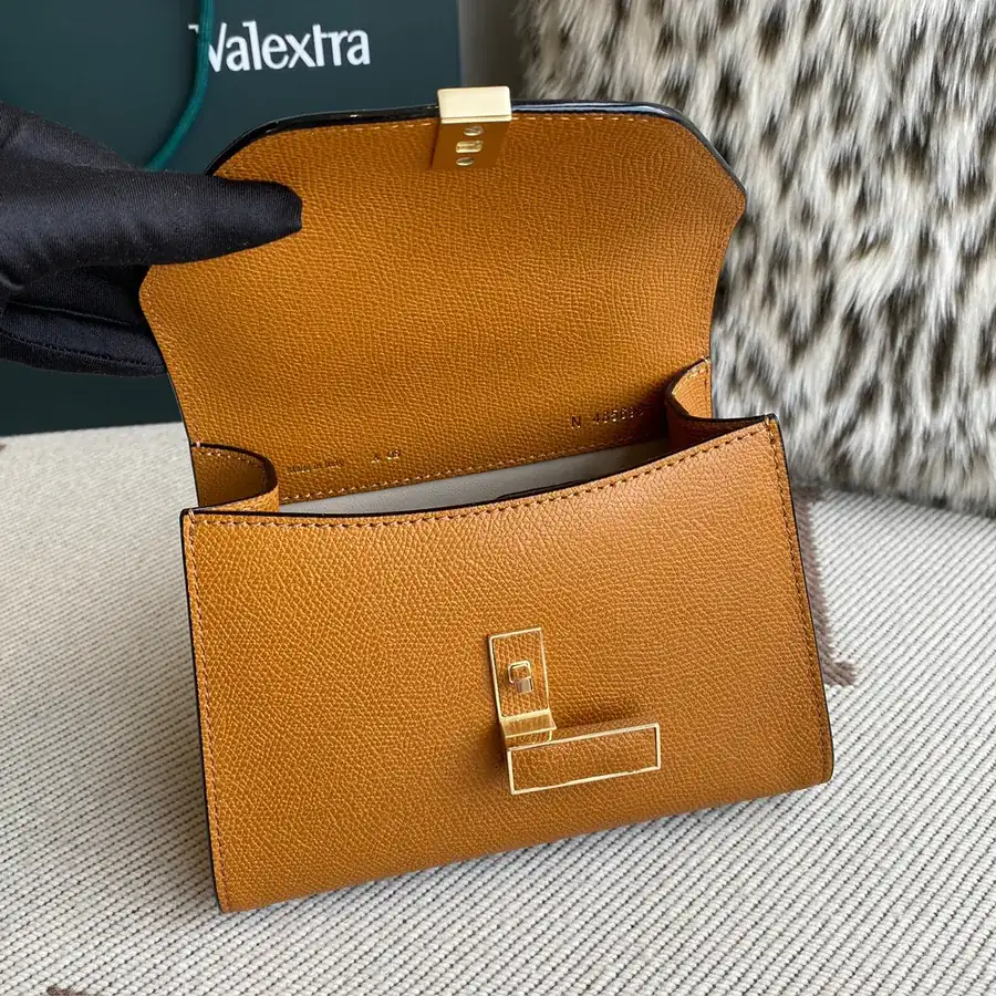 Caramel Valenza Side Handbag Classic Flip Cover Shoulder Bag