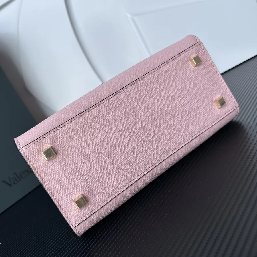 Valextra Iside Minimalist Design with Grained Calfskin