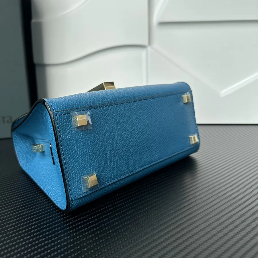 Valextra Iside Minimalist Design with Grained Calfskin