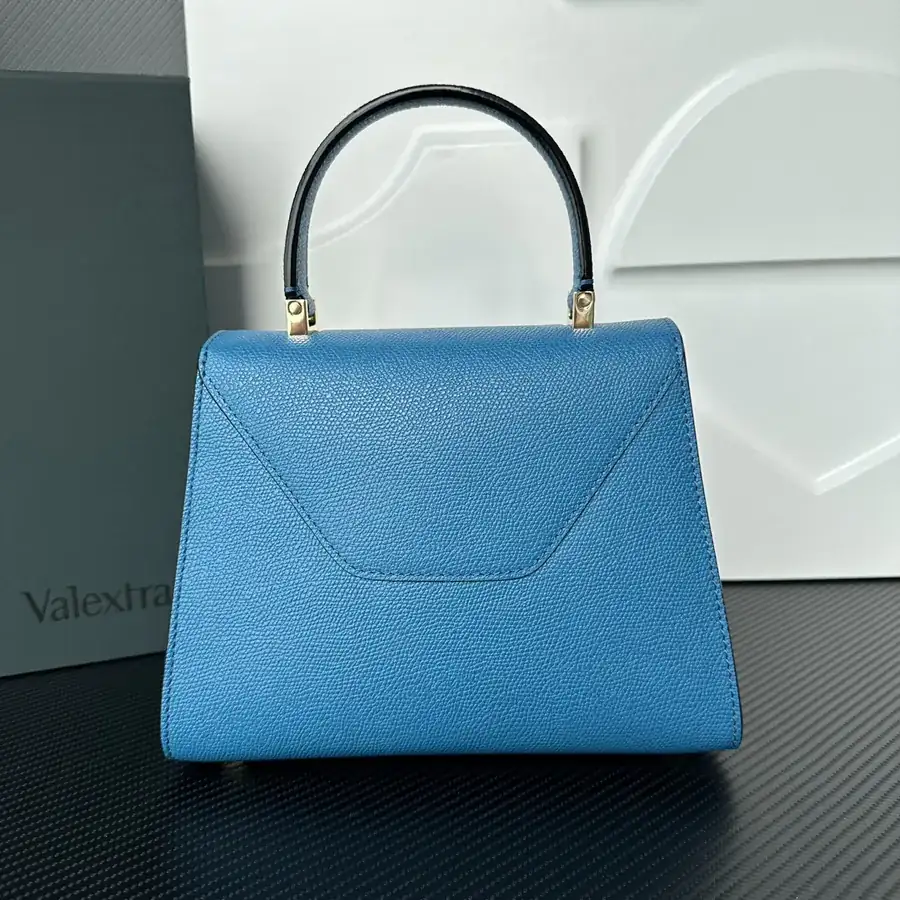 Valextra Iside Minimalist Design with Grained Calfskin