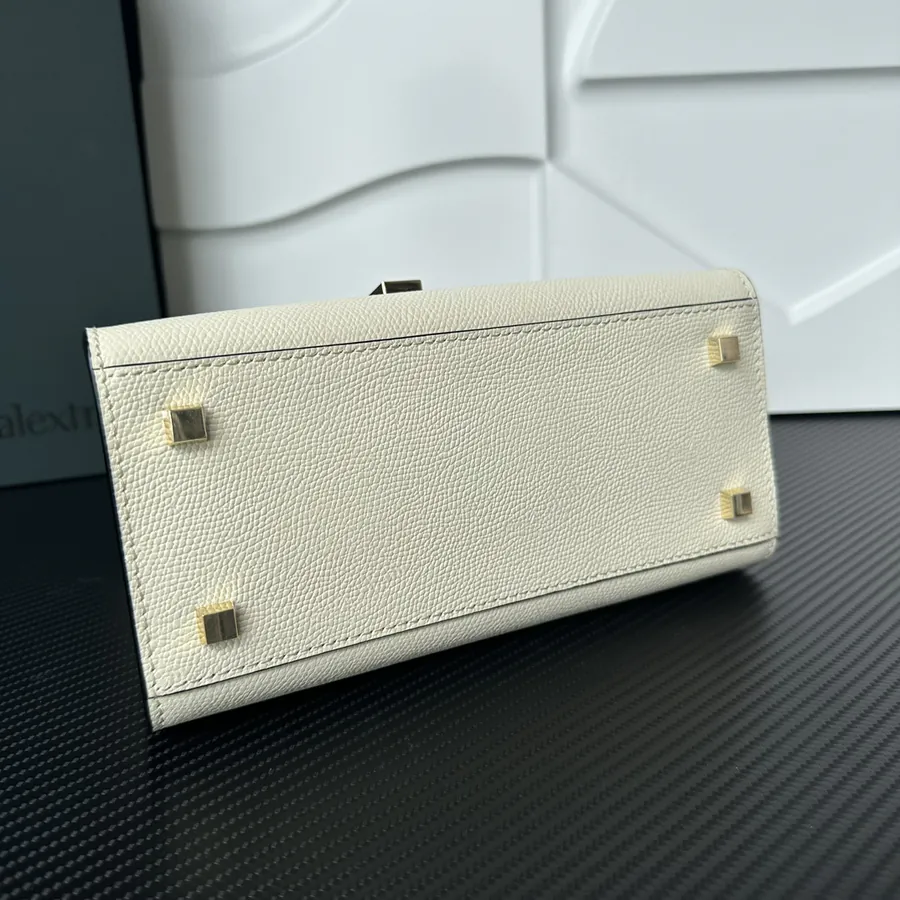 Valextra Iside Minimalist Design with Grained Calfskin