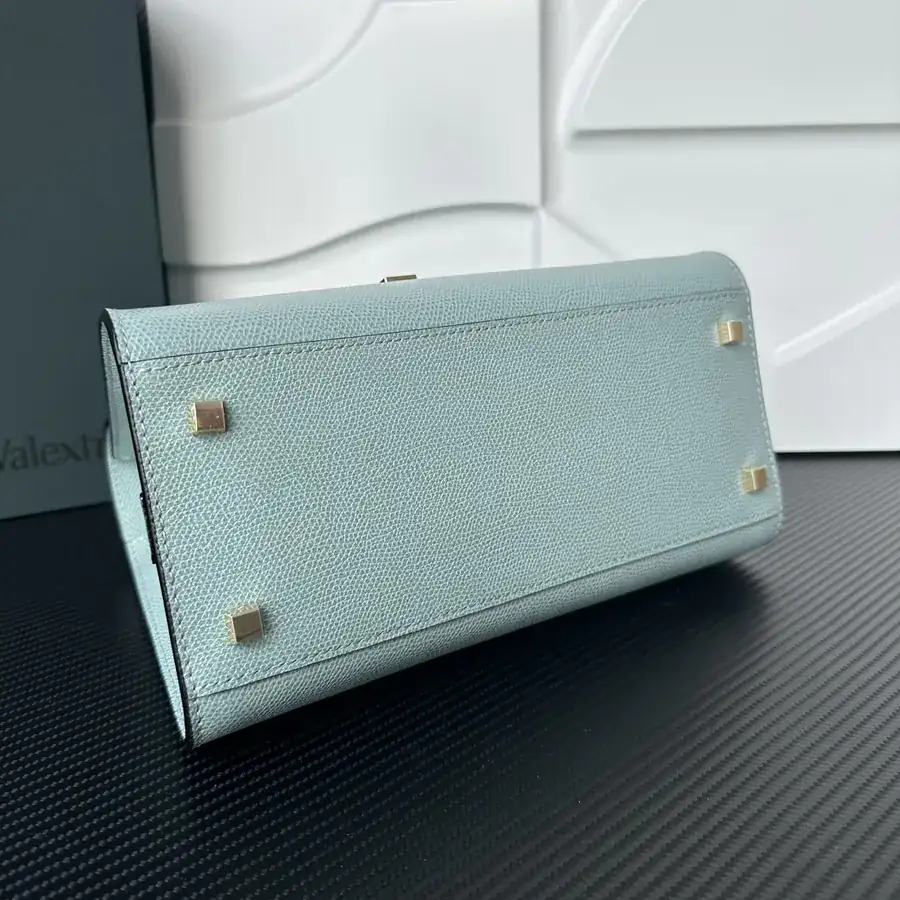 Valextra Iside Minimalist Design with Grained Calfskin Interior