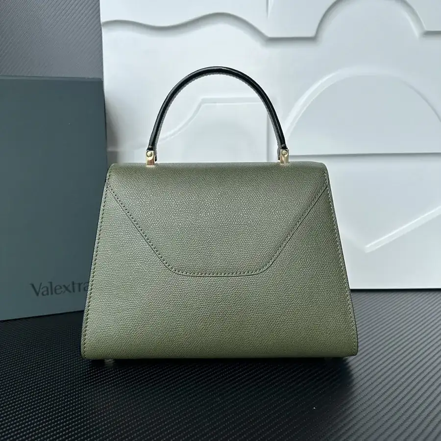 Valextra Iside Minimalist Design with Grained Calfskin Interior