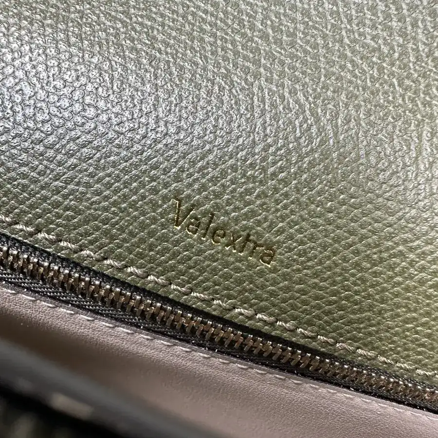 Valextra Iside Minimalist Design with Grained Calfskin Interior