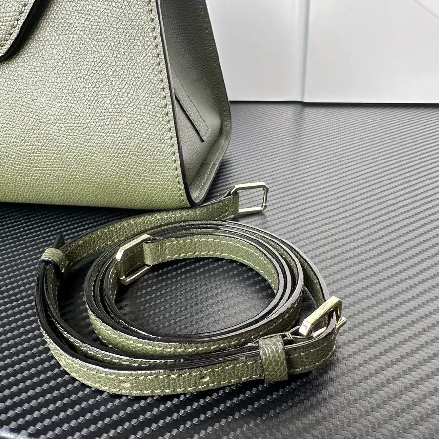 Valextra Iside Minimalist Design with Grained Calfskin Interior