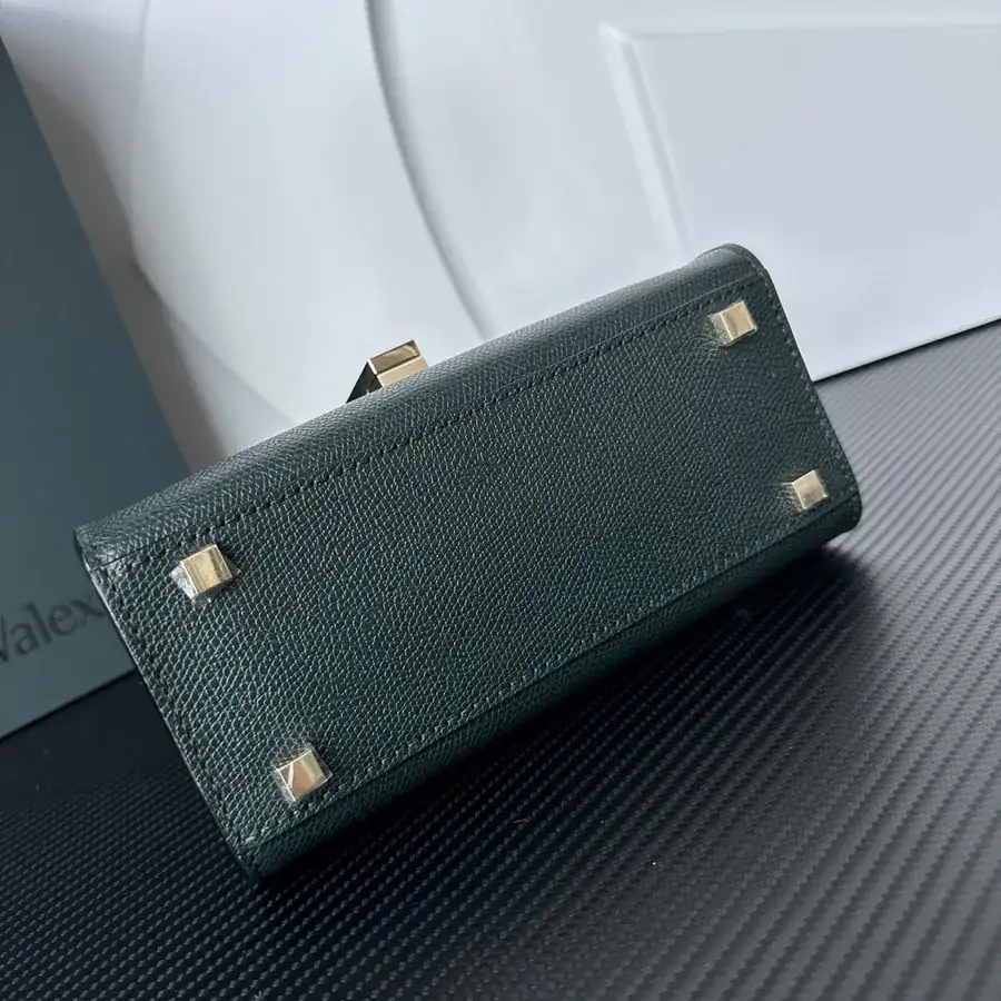 Valextra Iside Minimalist Design with Grained Calfskin