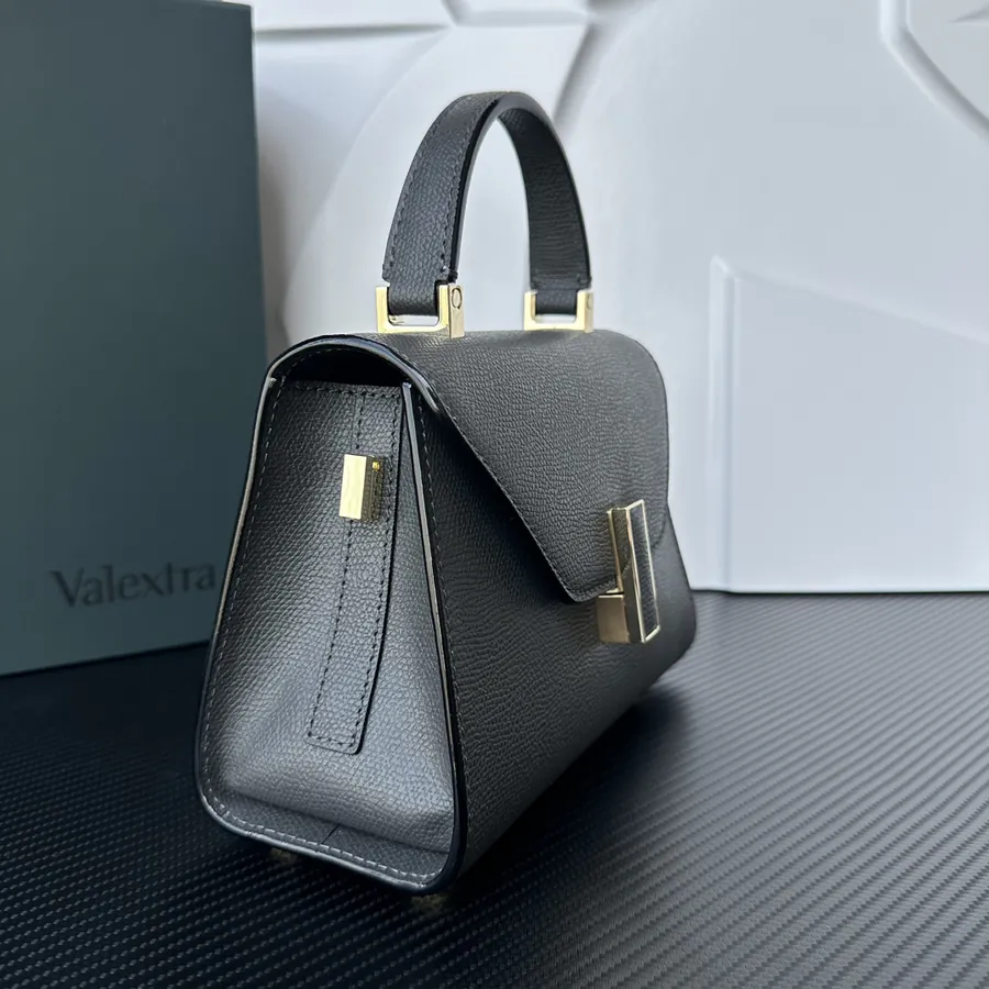 Valextra Iside Minimalist Design with Grained Calfskin Interior