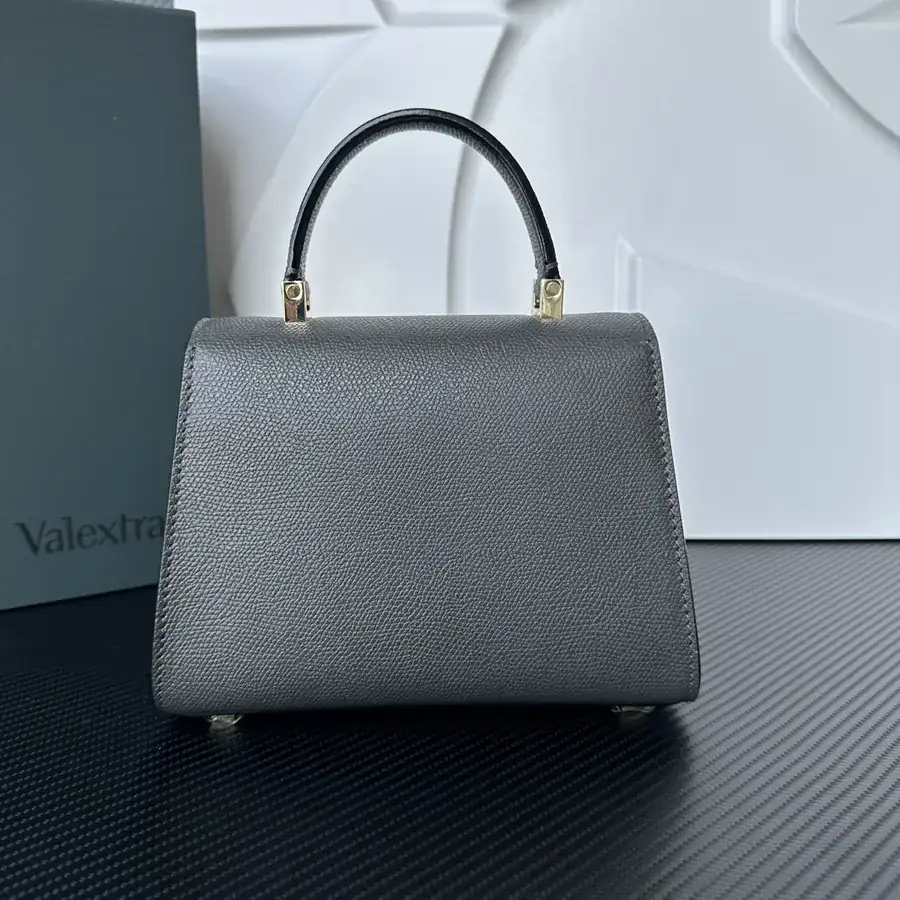Valextra Iside Minimalist Design with Grained Calfskin Interior