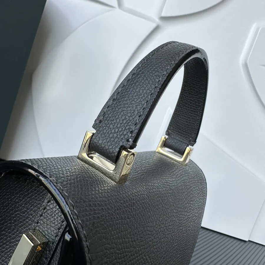 Valextra Iside Minimalist Design with Grained Calfskin Interior